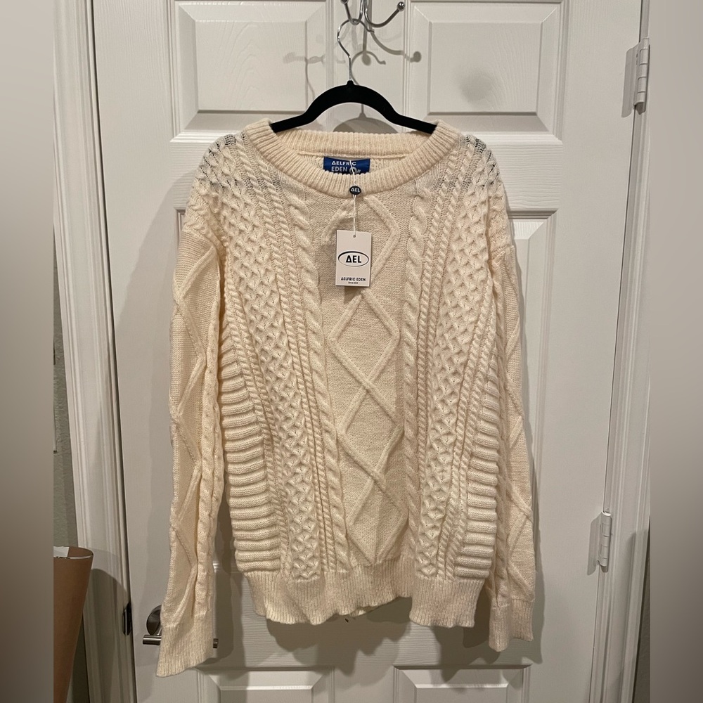 Brand new with tags AELFRIC EDEN Size Large cozy sweater